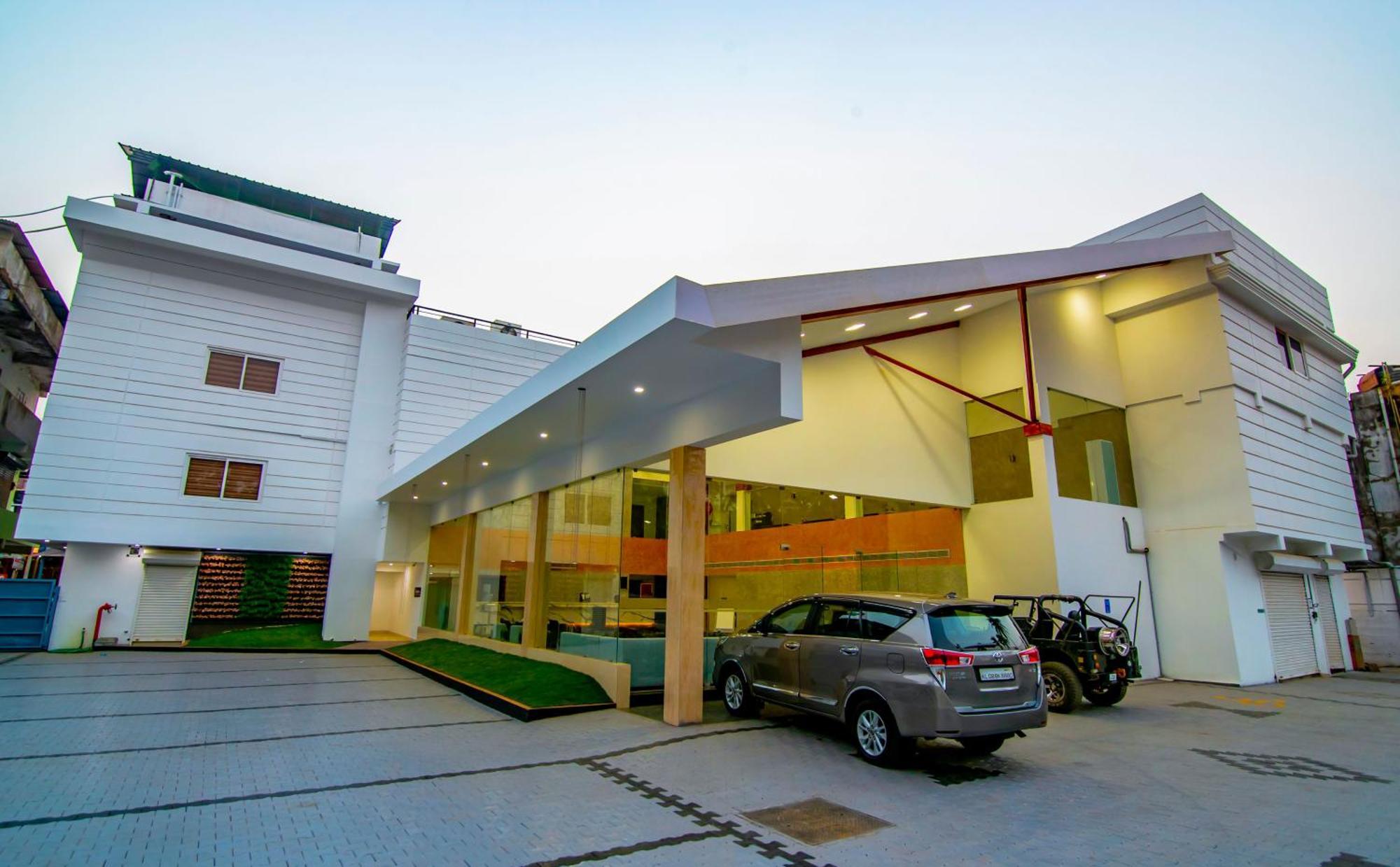 Hotel Victroy Kr International Kunnamkulam Exterior photo